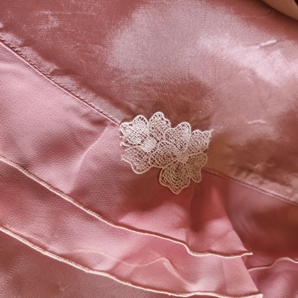 Ladies Satin nightgown ruffled sleeveless. US Medium size. - Picture 12 of 13